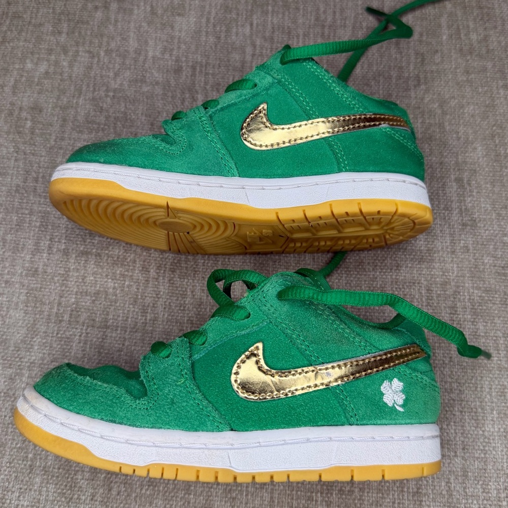 Lucky Nike Shamrock Boys Sneakers Size 9C - Picture 5 of 6